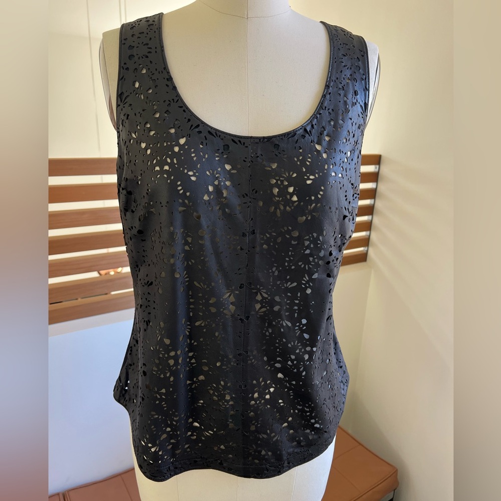 Hinge laser cut black leather top. Size Medium